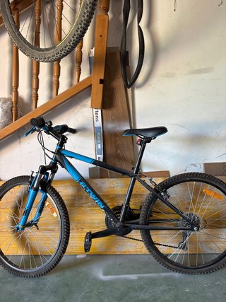 Bicicleta BTWIN Azul y Negra de montaña 340/500 26