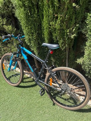 Bicicleta BTWIN Azul y Negra de montaña 340/500