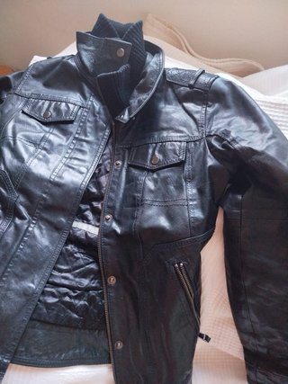 Chaqueta de cuero negra