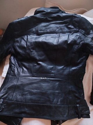 Chaqueta de cuero negra