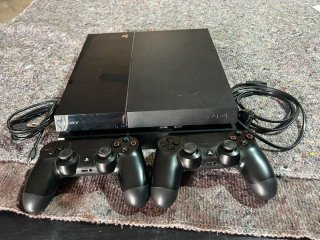 PS4 500GB + 2 Mandos + 7 Juegos