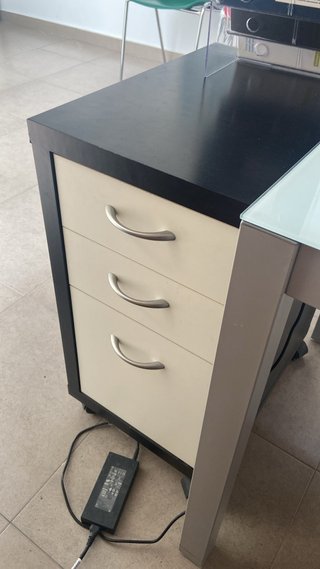 Cajonera Ikea Beige y Negra con ruedas