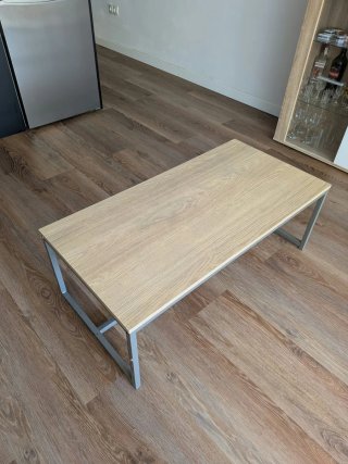 Mesa de centro madera con estructura metálica
