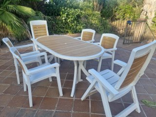 Conjunto de mesa, 4 sillas de terraza y 2 tumbonas