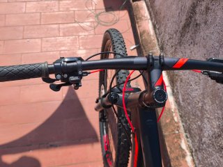 Bicicleta Cube 29 LTD Negra/Naranja