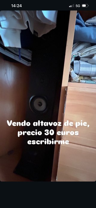 Altavoz de pie negro/marrón