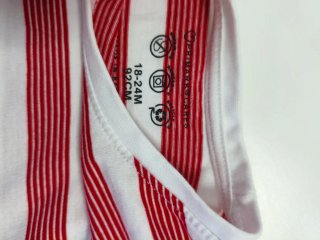 Camiseta niño/a rayas rojas y blancas.Talla 18-24