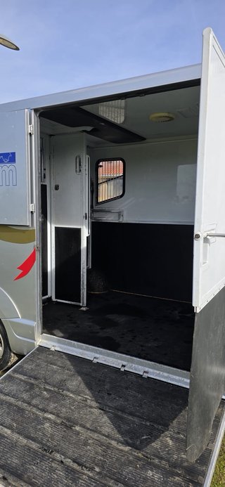 Furgoneta transporte 2 caballos MTM