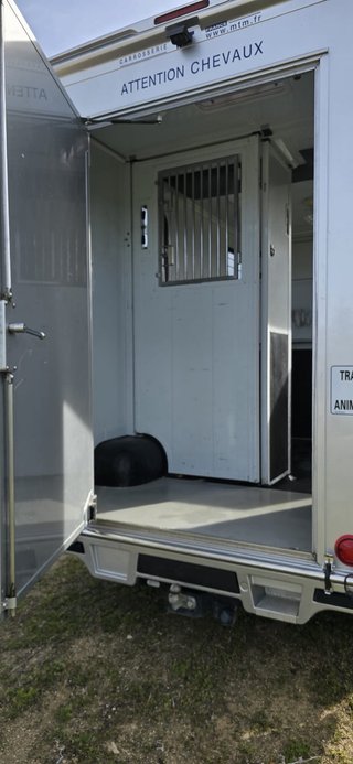 Furgoneta transporte 2 caballos MTM