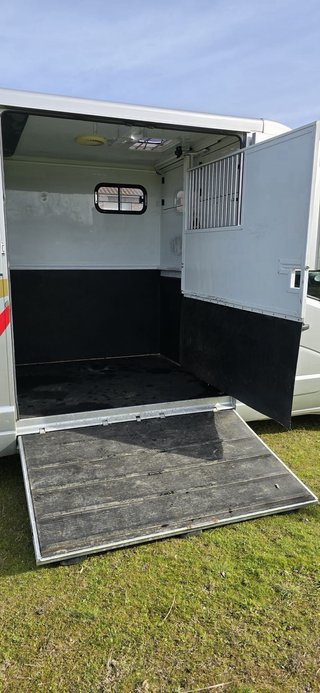 Furgoneta transporte 2 caballos MTM