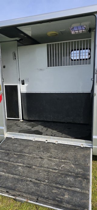 Furgoneta transporte 2 caballos MTM