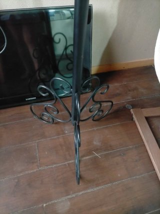 Perchero de pie forja y madera
