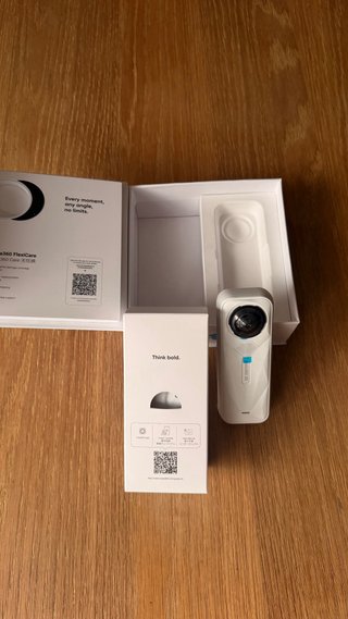 Insta360 X5 Cámara 360 SIN USAR, Blanca