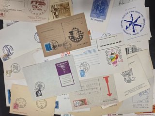 Lote de más de 100 sobres postales con sellos