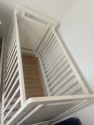 Cuna blanca de madera