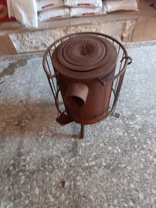 Estufa de leña metálica con accesorios