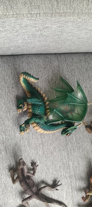 Lote de Figuras de Dinosaurios y Dragón