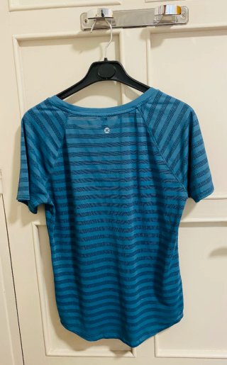 Conjunto deportivo azul