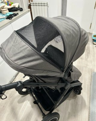 Carrito de bebé gris