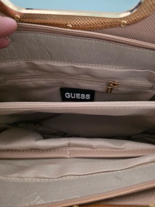 Bolso Guess Beige con Logo y Correa