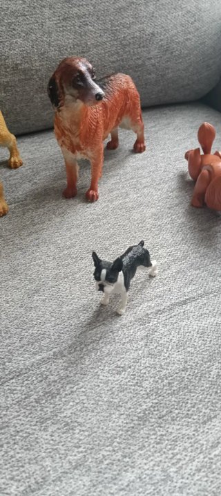 Figuras de perros de juguete