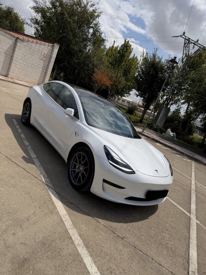 Tesla Model 3 2020 - foto 1