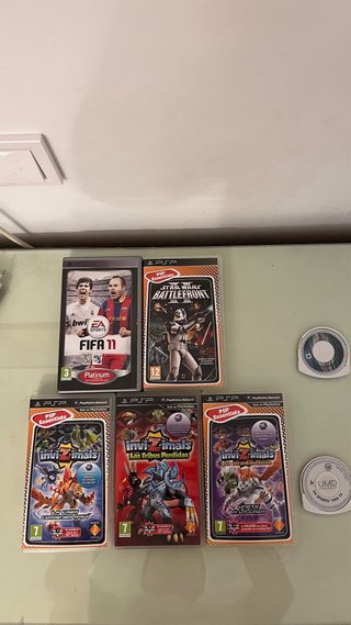 PSP E1004 con due giochi a scelta