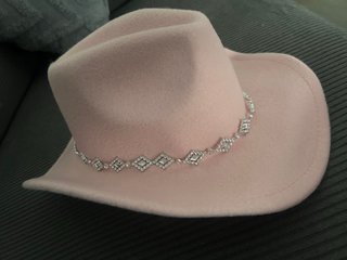 Gorro vaquero rosa con adornos plateados