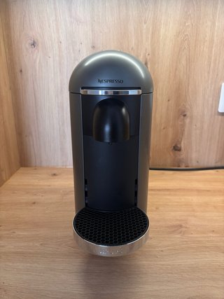 Cafetera Nespresso Vertuo Plus Gris
