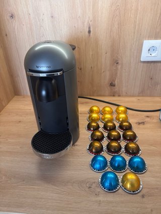 Cafetera Nespresso Vertuo Plus Gris