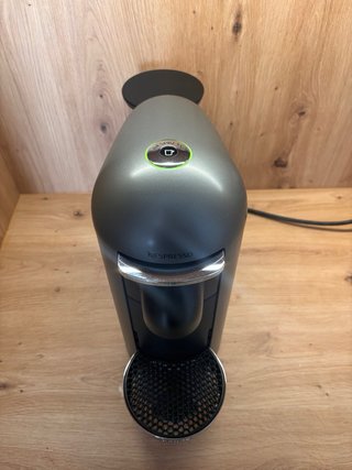 Cafetera Nespresso Vertuo Plus Gris