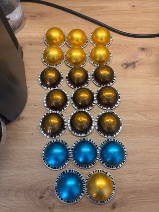 Cafetera Nespresso Vertuo Plus Gris