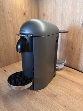 Cafetera Nespresso Vertuo Plus Gris