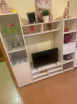 Mueble salón,mesa de delante sofá mesa redonda y s