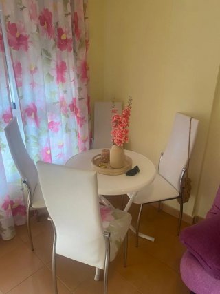 Mueble salón,mesa de delante sofá mesa redonda y s