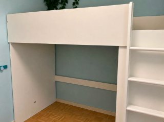 Litera Ikea con espacio para mesa