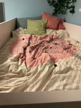 Litera Ikea con espacio para mesa