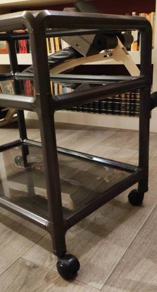 Mesa auxiliar cristal y metal