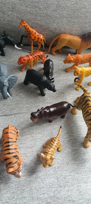 Lote animales salvajes de plástico