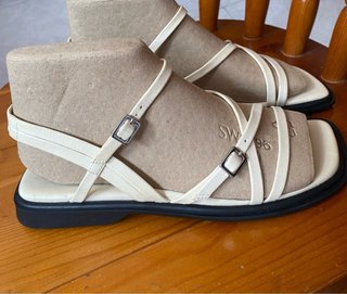 Sandalias Vagabond Beige y Negras