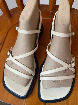 Sandalias Vagabond Beige y Negras