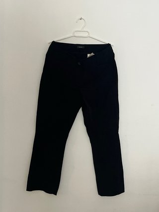 Pantalón negro capri recto