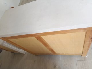 Cómoda y mesitas de noche de pino restauradas