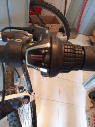 Bicicleta Montaña B-Win Negra y roja