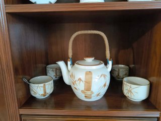 Tetera y tazas vintage bambú