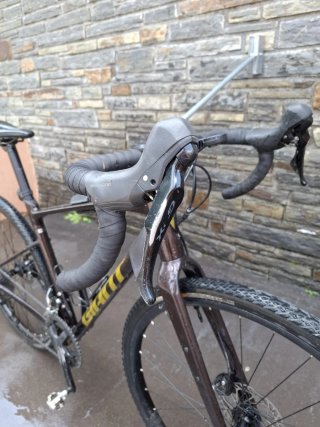 Bicicleta Gravel Giant Revolt 1
