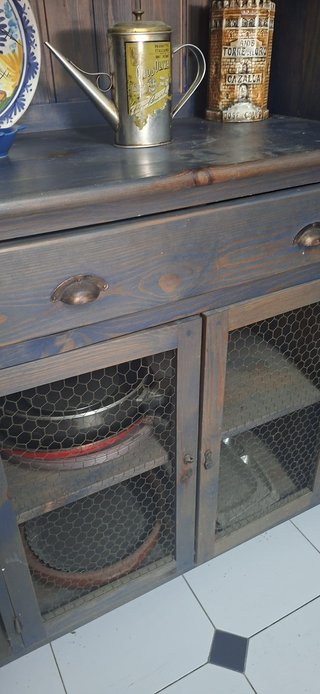 Alacena rústica madera con cestas