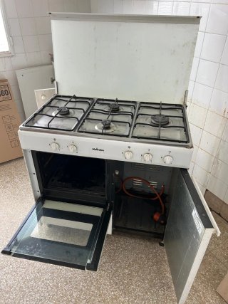 Cocina de gas con 5 fuegos (butano)