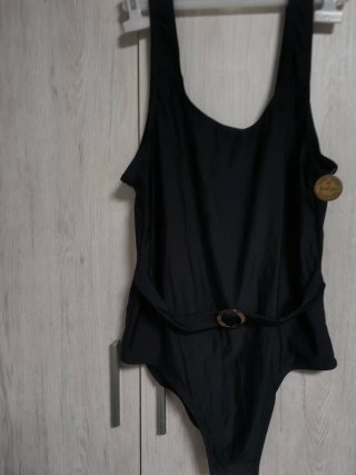 Bañador negro con cinturón