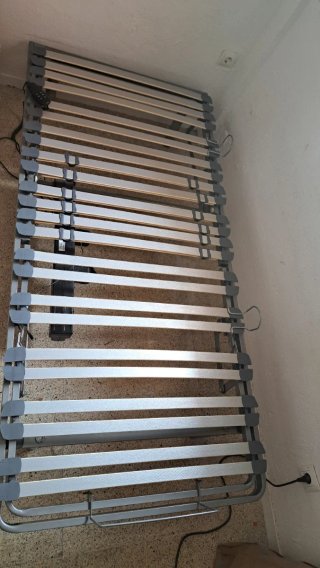 Cama articulada eléctrica metálica